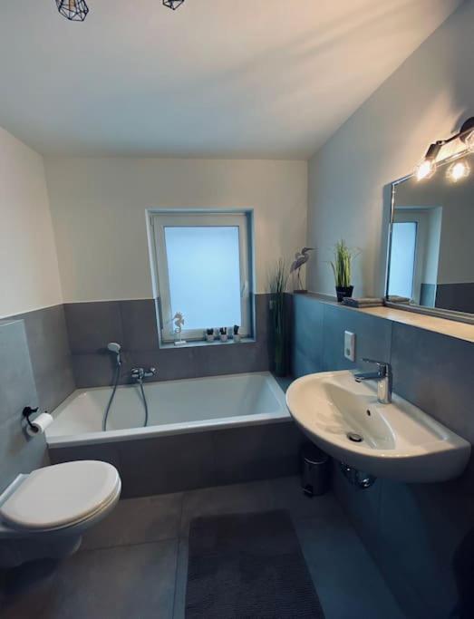 Grosszuegige Auch Als Monteur Nutzbar, In Stolberg - Vicht Apartment *